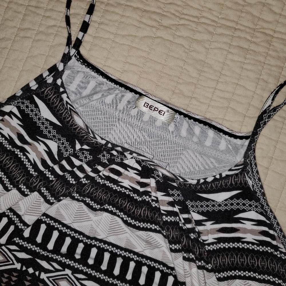 BEPEI Sleeveless Black & White Top XXL EUC